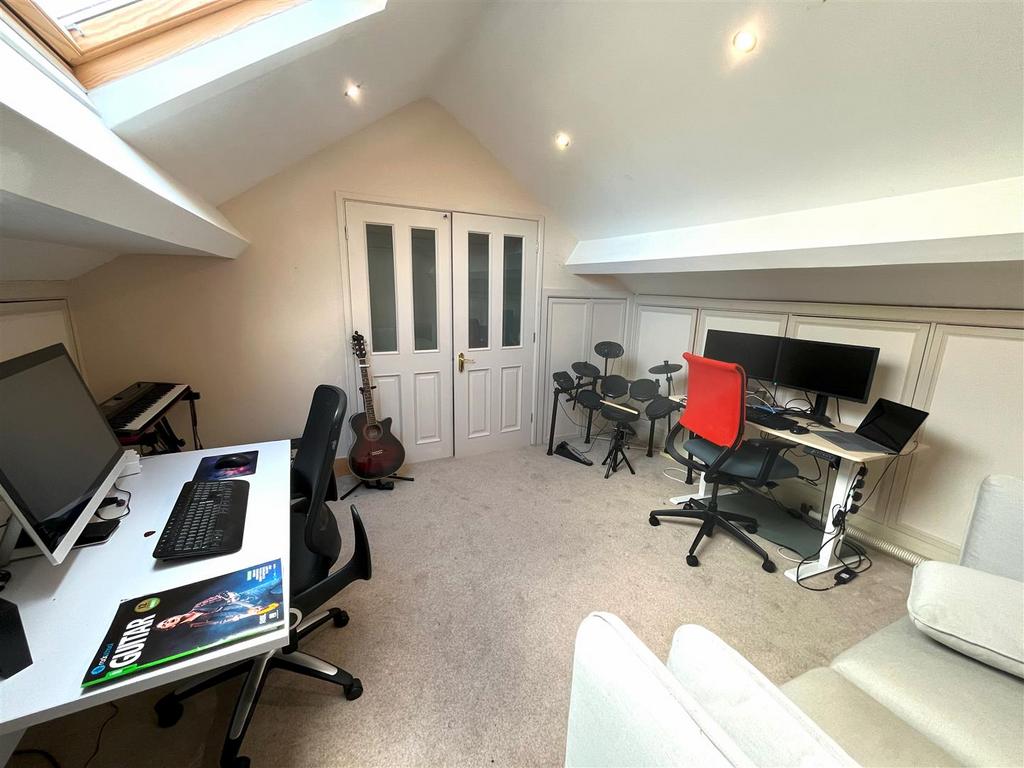 Attic Bedroom 5/TV room