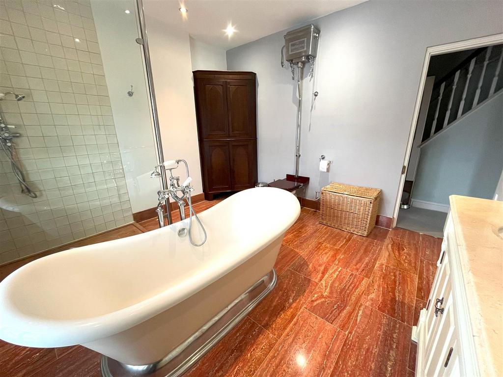 Bathroom 1-4.jpg