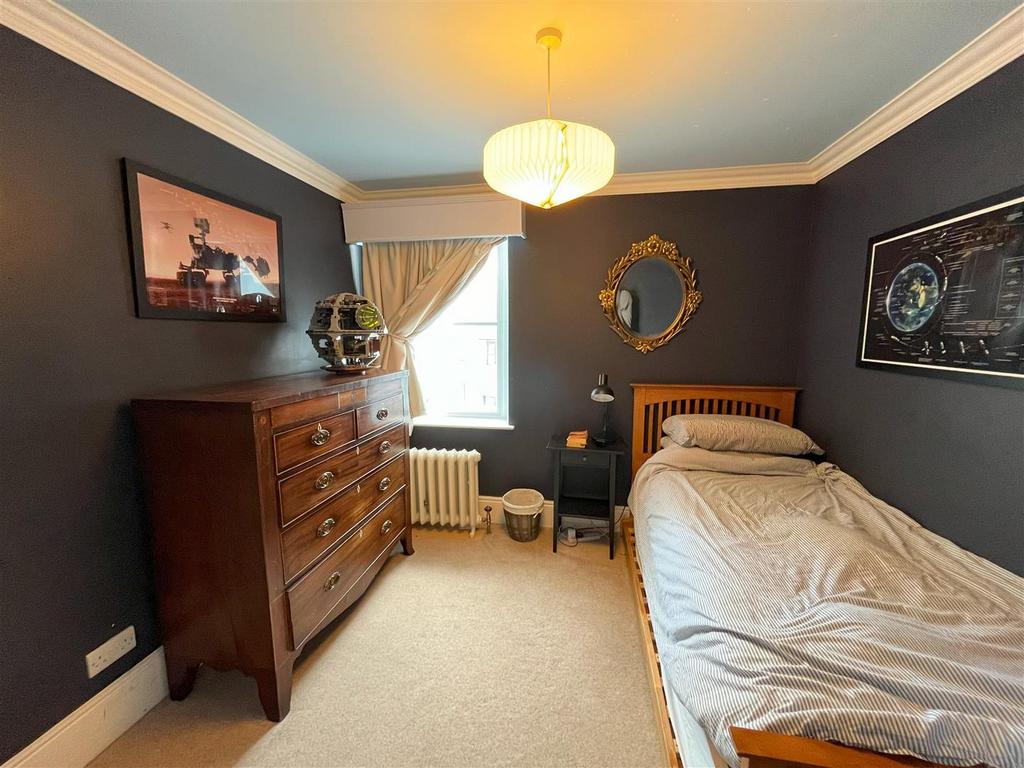 Bedroom 1-2.jpg