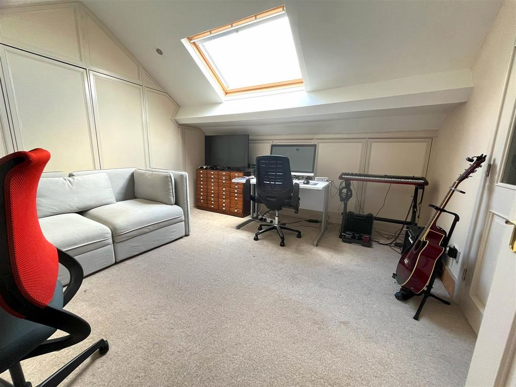 Attic Bedroom 5/TV room