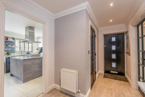4 Hampton Close, Borehamwood, WD6 2DT