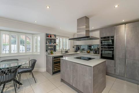 4 Hampton Close, Borehamwood, WD6 2DT