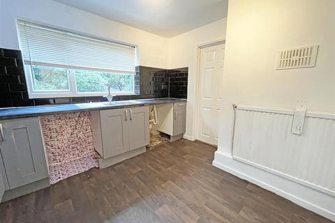 3 bedroom semi-detached house to rent, Phoenix Avenue, Nottingham NG4