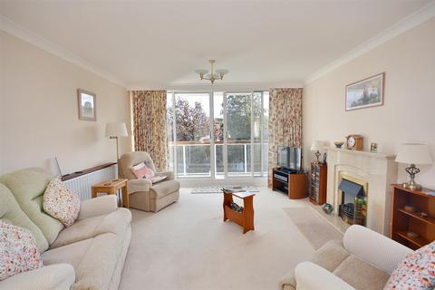 3 bedroom flat for sale, Carlisle Road, Eastbourne