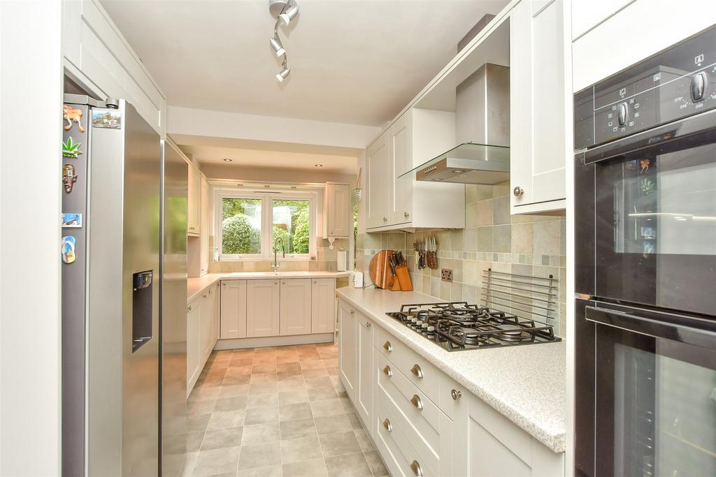 Kitchen/Breakfast Area