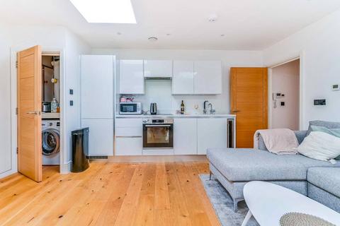 2 bedroom flat to rent, Parkhurst Road, Holloway, London, N7