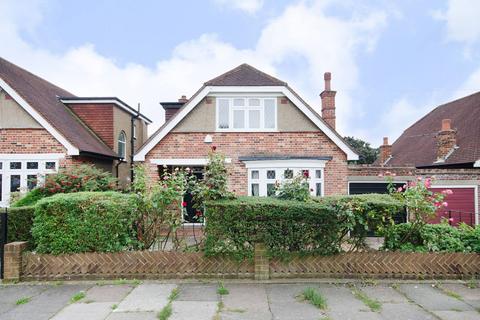 16 Chamberlain Way, Pinner, HA5 2AY