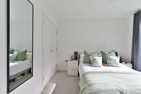 1 bedroom flat to rent, Holford Way, Roehampton, London, SW15