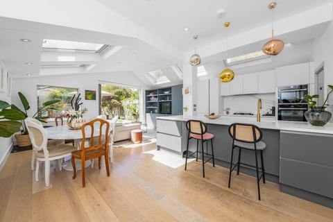 3 bedroom apartment for sale, Ardbeg Road Herne Hill