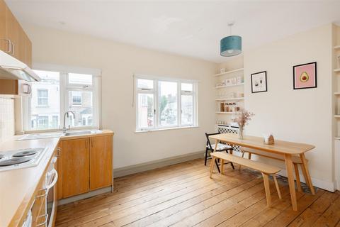 3 bedroom flat for sale, Hugon Road, London, SW6