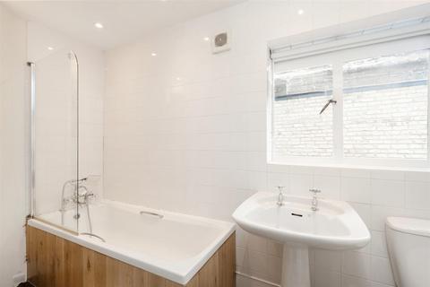 3 bedroom flat for sale, Hugon Road, London, SW6