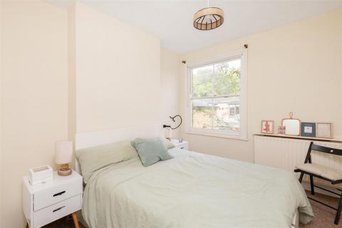 3 bedroom flat for sale, Hugon Road, London, SW6