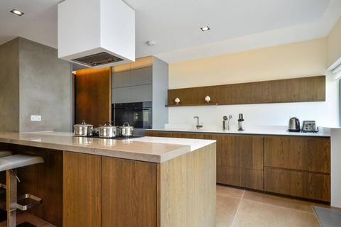 3 bedroom flat to rent, Babmaes Street, St James's, London, SW1Y