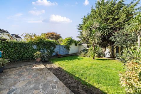 2 bedroom bungalow for sale, Grafton Road, Surrey KT4