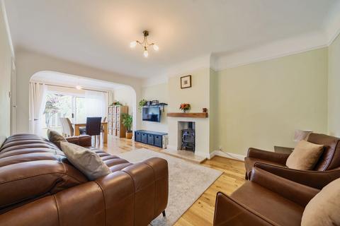 2 bedroom bungalow for sale, Grafton Road, Surrey KT4