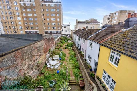 3 bedroom terraced house to rent, Victoria Cottages, Hove BN3