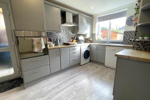 3 bedroom detached house for sale, St. Marys Road, Bingham