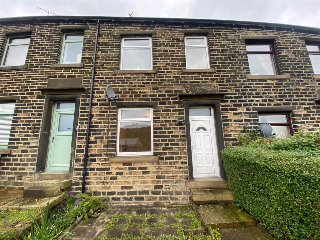 Claywell, Golcar, Huddersfield 3 bed terraced house to rent £825 pcm