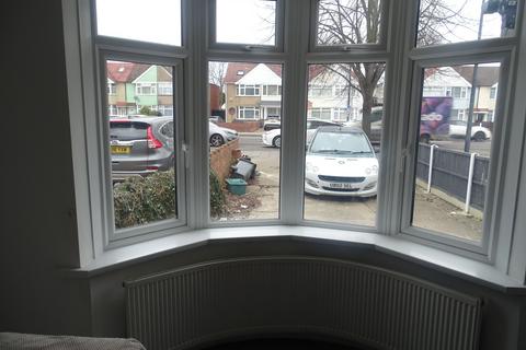 5 bedroom terraced house to rent, Uxbridge Road, Feltham, London