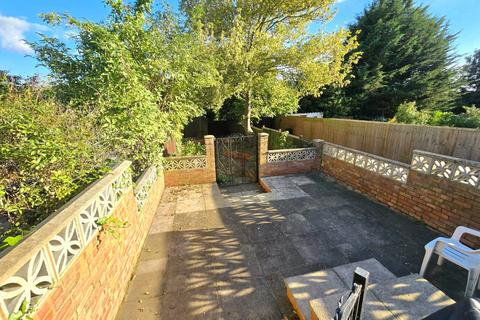 62 Balmoral Road, Northampton, NN2 6JZ
