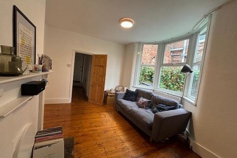 2 bedroom terraced house to rent, Mannock Road, London N22