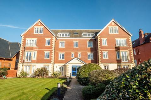 2 bedroom flat for sale, North Promenade, Lytham St. Annes, FY8