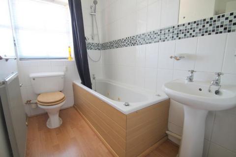 2 bedroom terraced house to rent, Edwards Way, Littlehampton