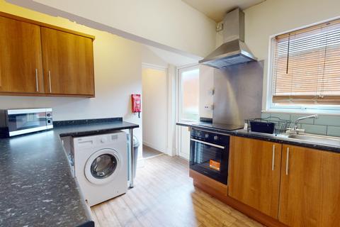 3 bedroom flat to rent, Leopold Street, Leicestershire LE11