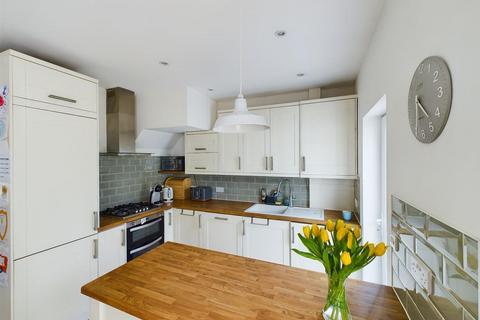 472 Chipstead Valley Road, Coulsdon, CR5 3BG