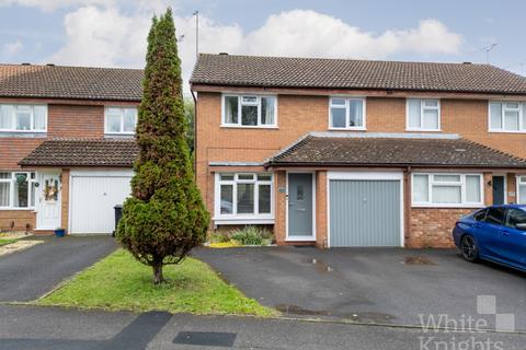 3 bedroom semi-detached house for sale, Shackleton Way, Reading RG5