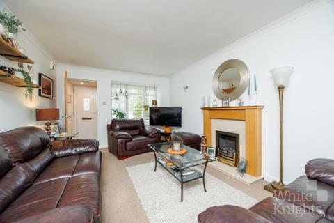 3 bedroom semi-detached house for sale, Shackleton Way, Reading RG5