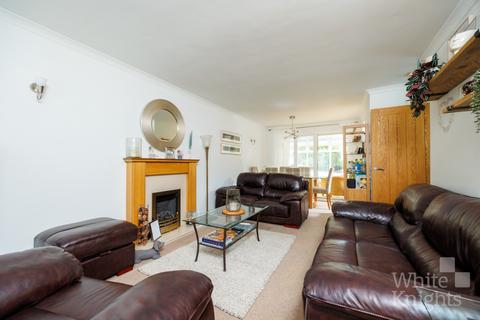 3 bedroom semi-detached house for sale, Shackleton Way, Reading RG5