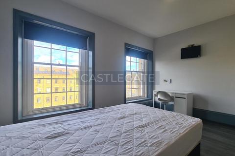1 bedroom in a flat share to rent, Merchants Hall, St George Square, Huddersfield, HD1 1JF