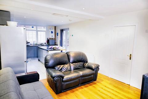 4 bedroom flat for sale, Bowker Bank Avenue, Manchester M8