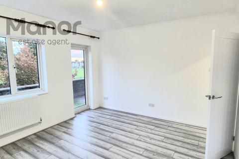 3 bedroom flat to rent, Brooks Mansions, Green Lane, Goodmayes, IG3 9RU