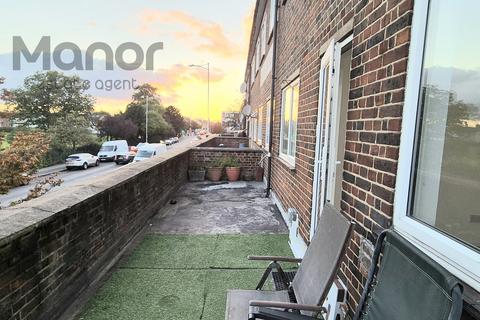 3 bedroom flat to rent, Brooks Mansions, Green Lane, Goodmayes, IG3 9RU