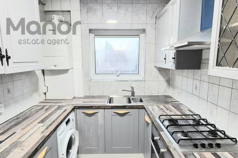 3 bedroom flat to rent, Brooks Mansions, Green Lane, Goodmayes, IG3 9RU