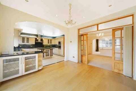 5 bedroom semi-detached house for sale, Burns Way, Heston TW5