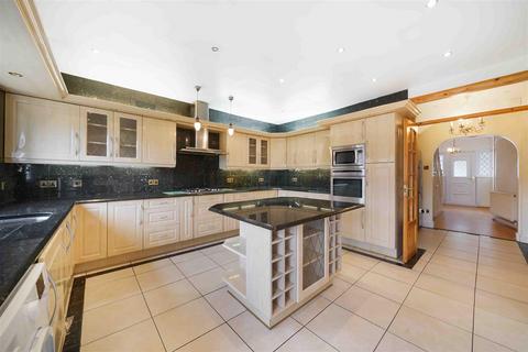 5 bedroom semi-detached house for sale, Burns Way, Heston TW5