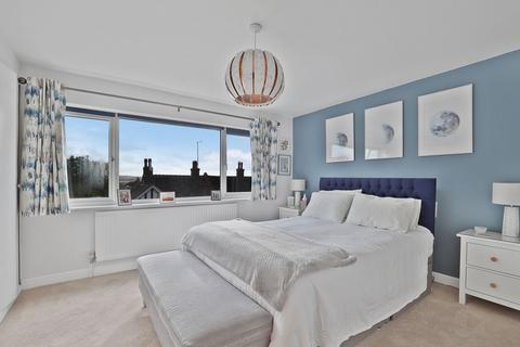 2 bedroom flat for sale, Kings Avenue, Buckhurst Hill, IG9