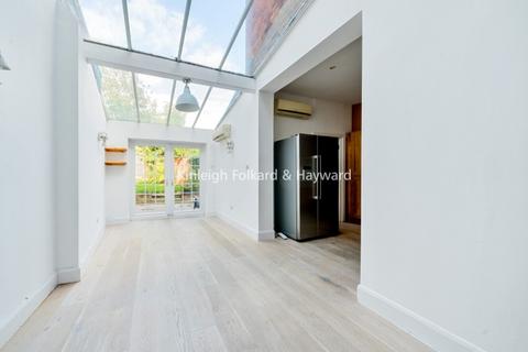 4 bedroom house to rent, Fitzwarren Gardens London N19