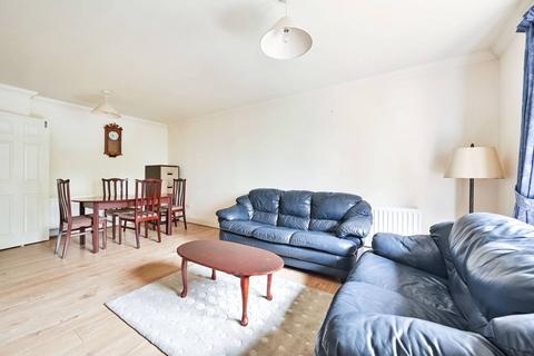 3 bedroom flat for sale, Greenview Close, Acton, London, W3