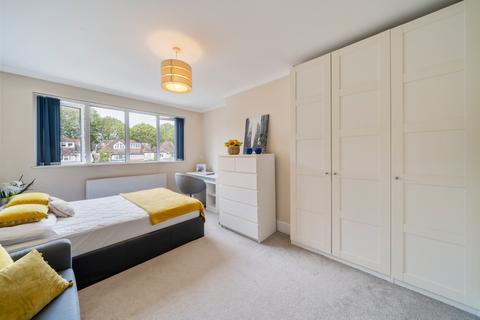 4 bedroom semi-detached house for sale, Ellesmere Road, London