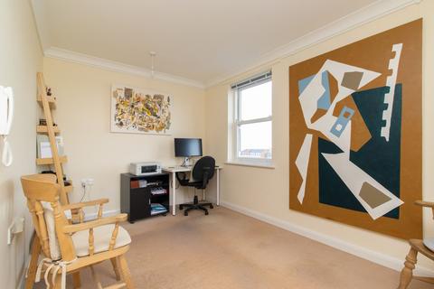 2 bedroom flat for sale, Eastern Esplanade, Cliftonville, CT9