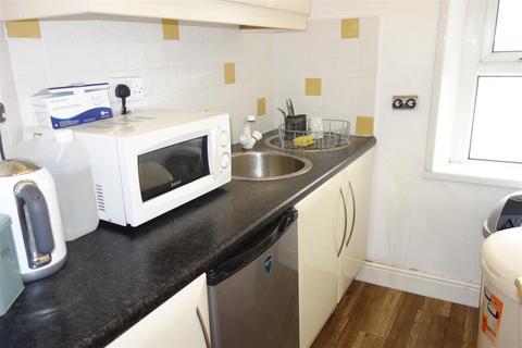 Property to rent, Herbert Terrace, Penarth CF64