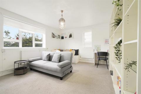 1 bedroom flat for sale, Donnington Road, Willesden, London