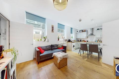 2 bedroom apartment to rent, Holloway Road, Islington