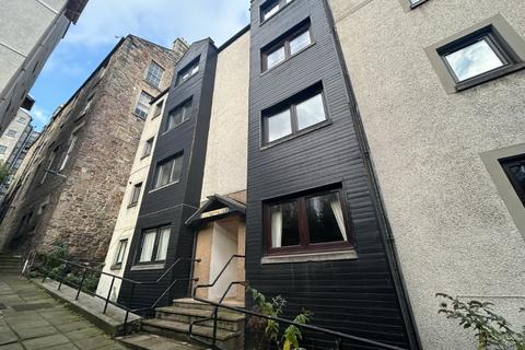11/8 Bells Wynd, Old Town, Edinburgh, EH1