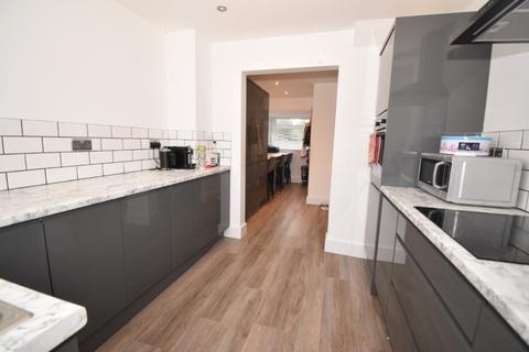 40 Lancelot Road, Exeter, EX4 9BZ