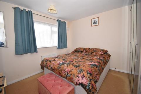 40 Lancelot Road, Exeter, EX4 9BZ